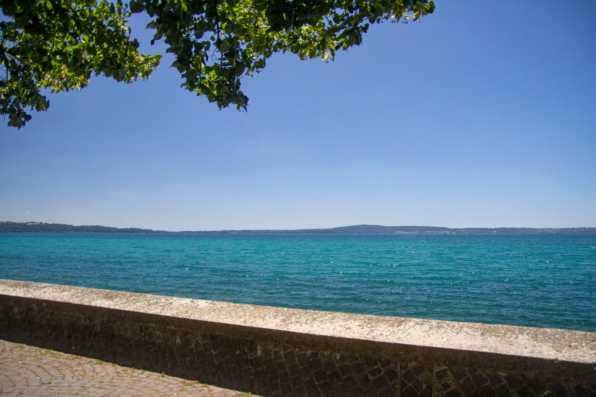 Il Lago di Bracciano dal lungolago di Trevignano