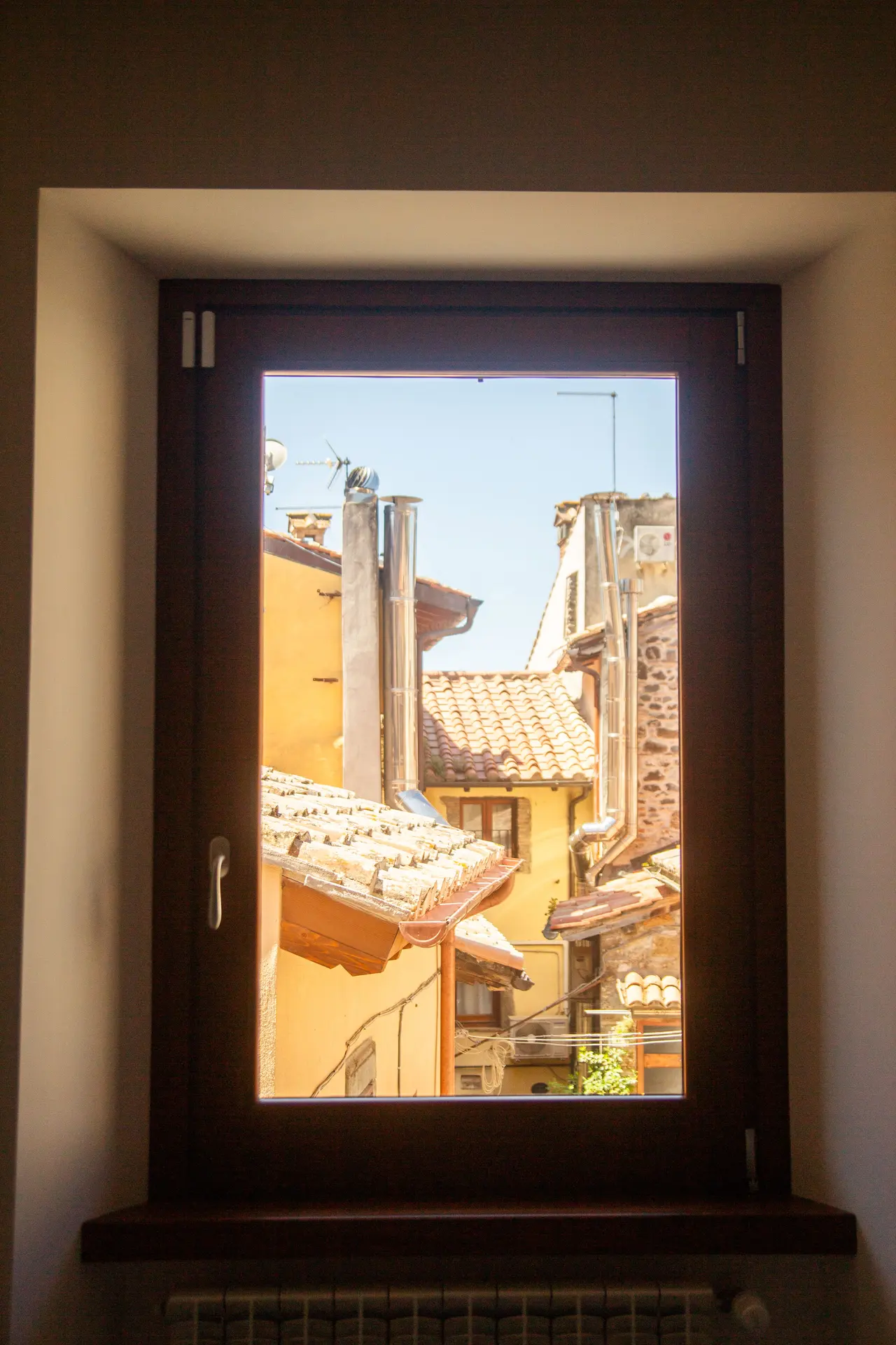 Uno sguardo sui tetti e sulle atmosfere del borgo.