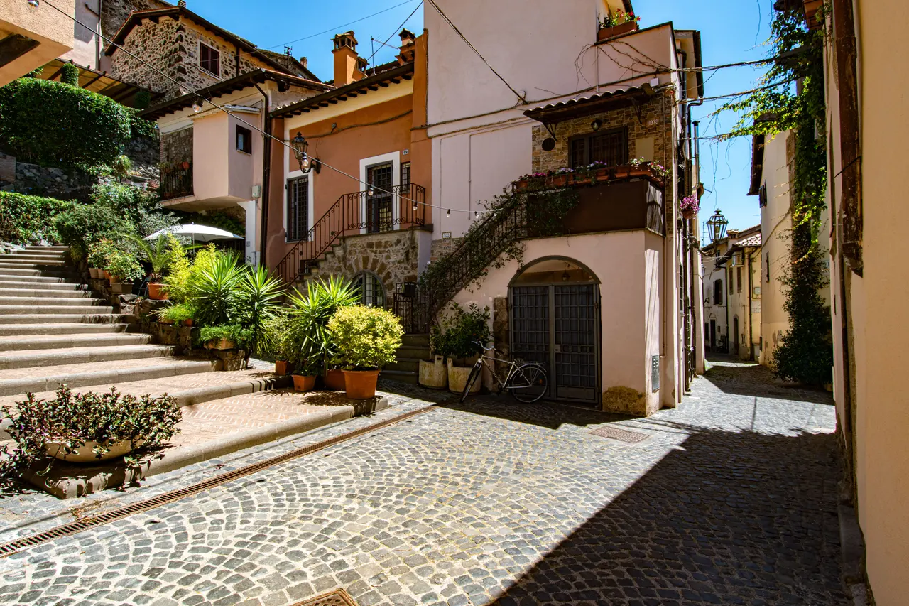 A pochi passi dall’appartamento: il cuore del borgo.